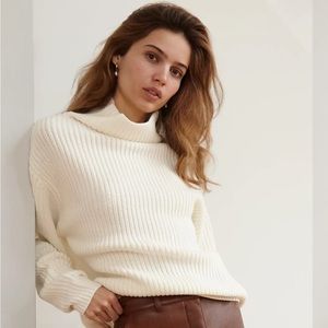 Aritzia Montpellier sweater. Size small.